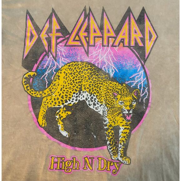 Def Leppard Beige Cropped T-Shirt Womens Size M - Picture 2 of 6